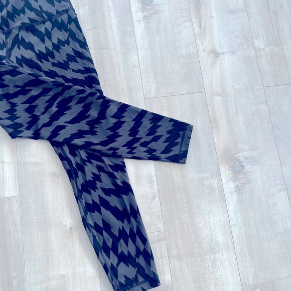 LULULEMON - Leggings size 8 black and grey print - Picture 2 of 9